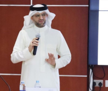 Legal Arbitrator and Lawyer Jaffer bin Yousif  Al-Jamri delivers lectures on the different types of prescription, defects of will in contracts